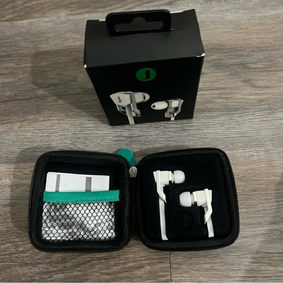 New in Box WHITE Jadebud earbuds!!! - Picture 4 of 8